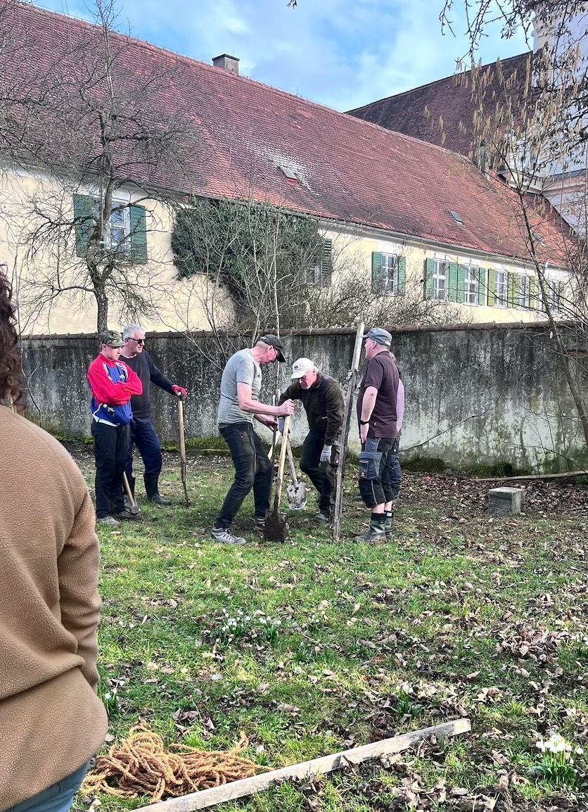 Auch im Pfarrgarten wurden Bäume gepflanzt