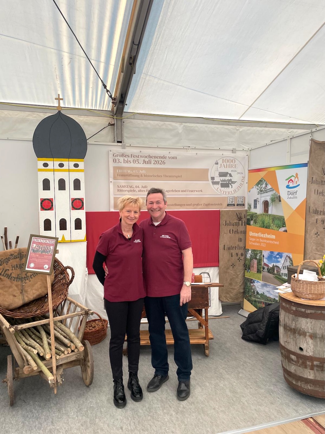 An fünf Tagen engagierten sich zahlreiche freiwillige Helferinnen und Helfer aus dem Dorf am Stand