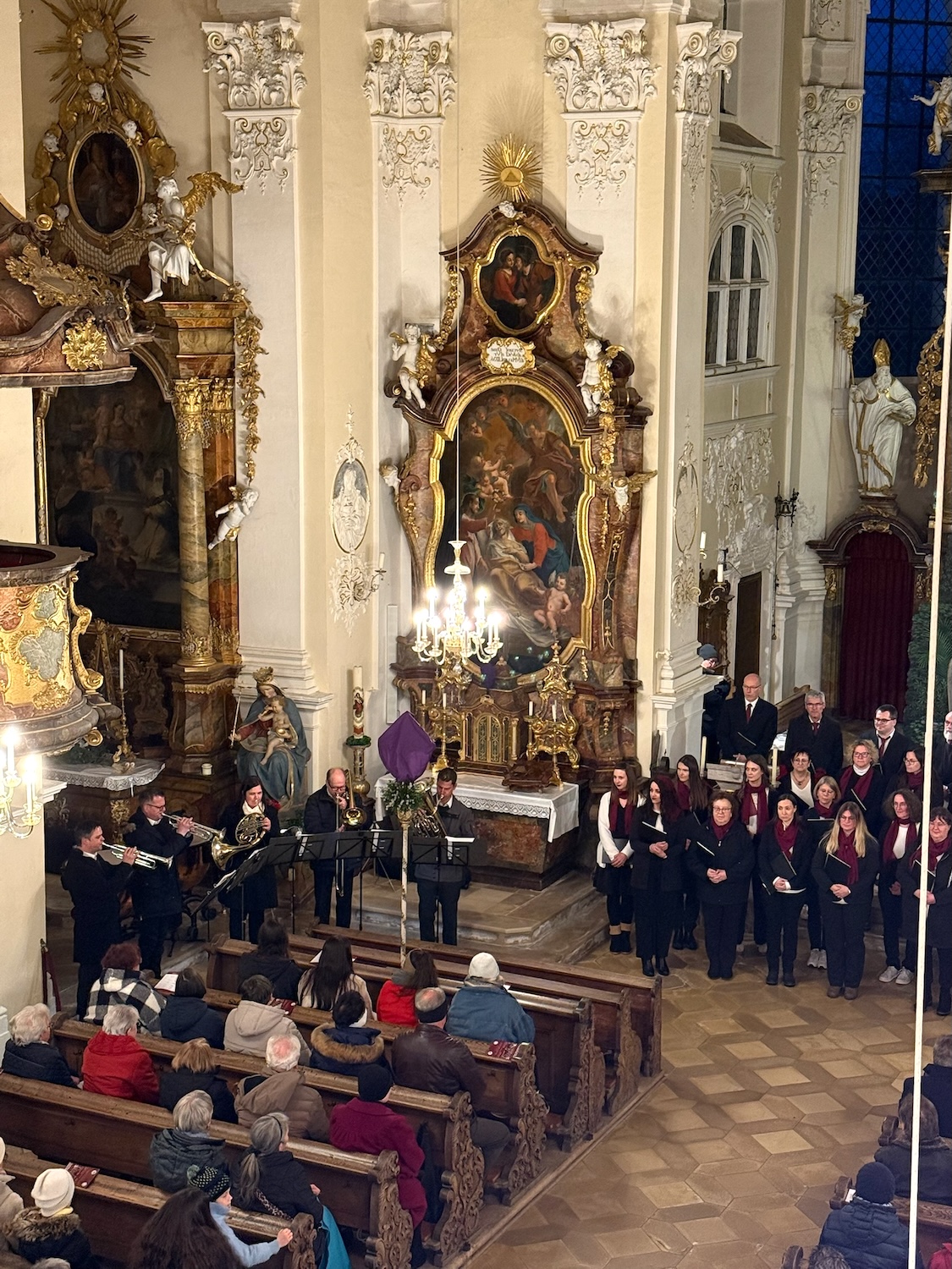 Kirchenchor Fronhofen und die Kesseltaler Turmbläser unter der Gesamtleitung von Mario Hurler