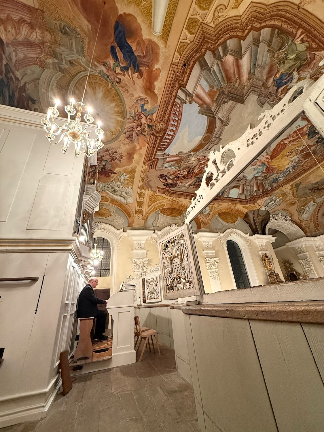 Ralf Baumann an der Orgel